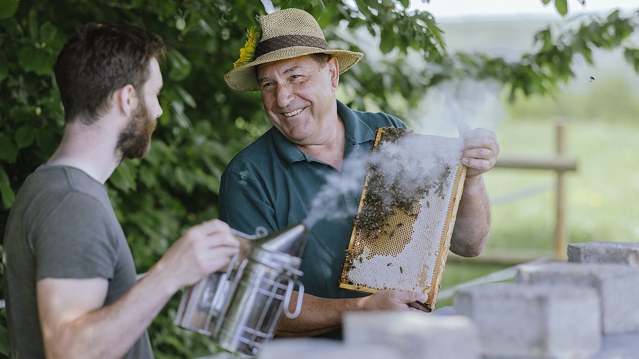 Ferienhof Hardthöhe- Urlaub auf dem Bauernhof, Imker Harald