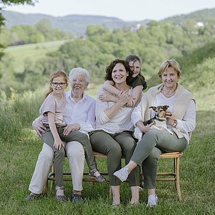 Ferienhof Hardthöhe- Urlaub auf dem Bauernhof, 4-Generationen Frauen